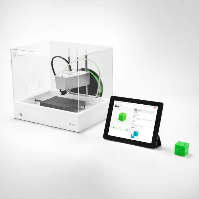 new-matter-mod-t-3D-printer-with-ipad.jpg