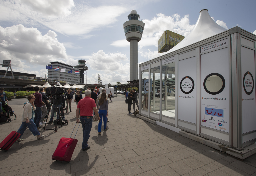 Schiphol Airport Pavilion with Olifant 3D printing pop up