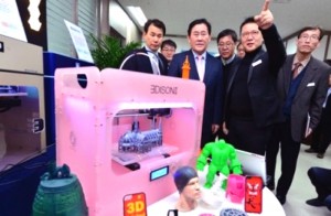 Deputy Prime Minister Choi Kyung Hwan at Rokit 3D printingJan07,2015