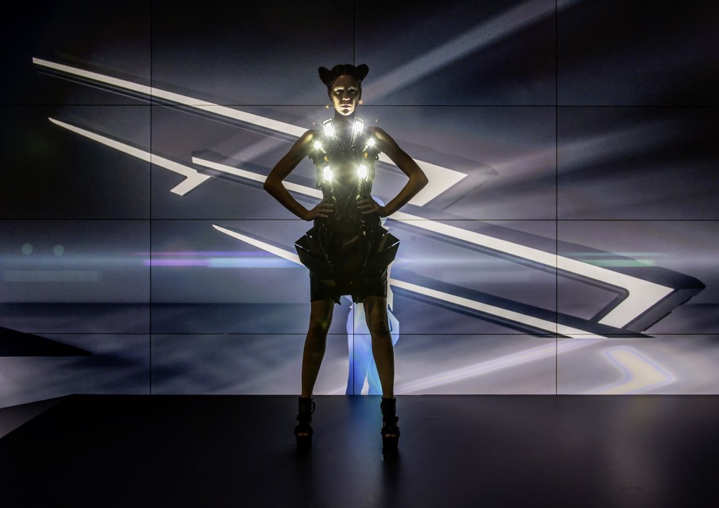 2016-audi-a4-joins-3d-printed-dresses-that-move-or-make-smoke-in-berlin-video-photo-gallery_17