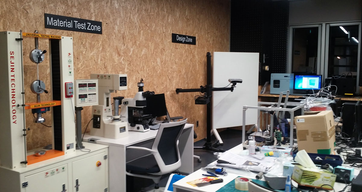 Gyeongnam Center for Creative Economy & Innovation Makerspace with 3D printers and other equipment