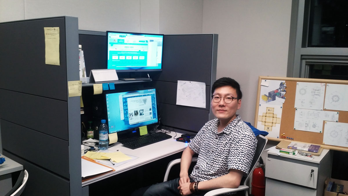 Park Kihun , the CEO of Robotoryum at Gyeongnam Center for Creative Economy & Innovation 3D printer makerspace