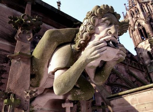 02_Original_Sculpture_at_the_Freiburg_Cathedral_Germany