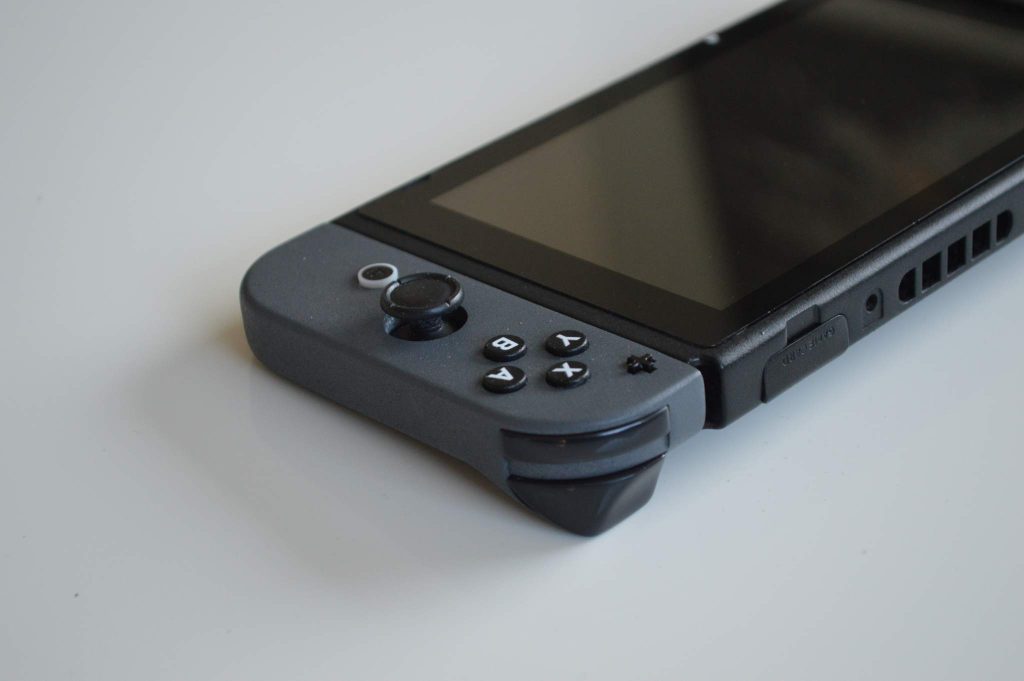 Detail of the shoulder buttons. Image via: Sandqvist's Nintendo Switch replica gallery (Nintendo Co. Ltd. holds the right to the Nintendo Switch home console.)