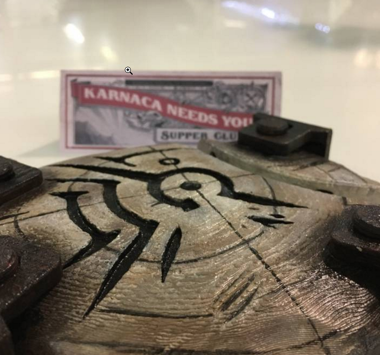 The 3D printed Dishonored 2 Bone Rune and invite to the Karnaca Supper Club. Photo via MyMiniFactory.