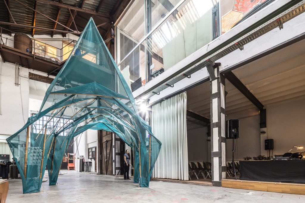 Barcelona and Zurich collaborate to create structures for China in one of IAAC's Fab Labs. Photo via: Pati Nunez Agency