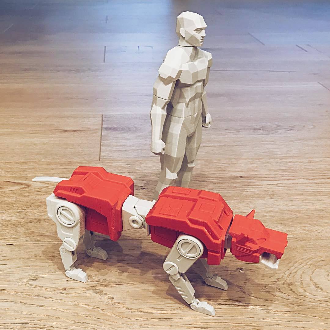 Low-Poly male figure and tiger Transformer 3D printed in ESUN filament. Photo via: Esunparadise on Facebook