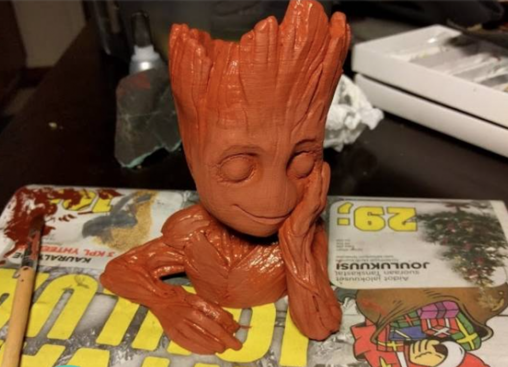 Painting the Baby Groot flower pot: "Gardens" of the Galaxy 2. 3D model files exclusive to MyMiniFactory. Photo by: Tom Davis/3DofTom
