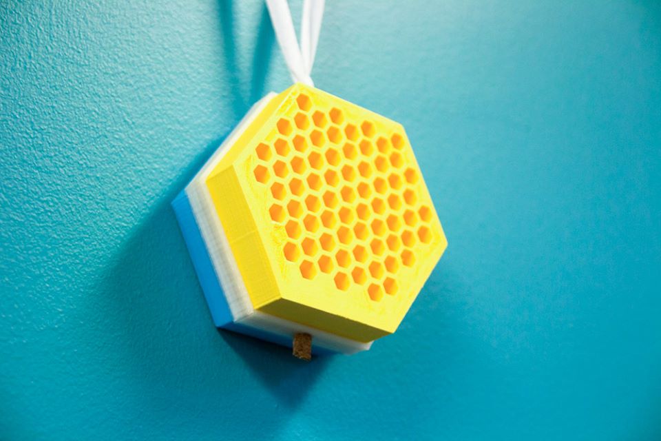 The 3D printed modular beekeeping enclosure. Photo via Deis3D. 