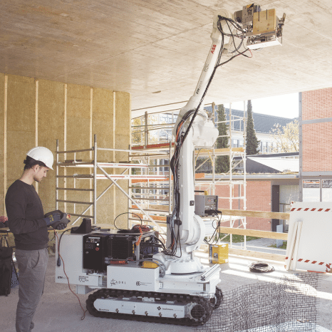 In situ Fabricator helping to build the NEST building. Photo via National Centre of Competence in Research (NCCR) Digital Fabrication, ETH Zurich.