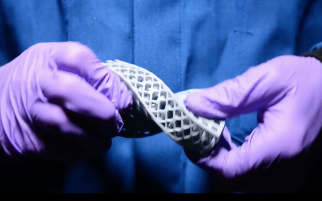 A demonstration of elastic metamaterial properties in Carbon's 3D printed elastomeric polyurethane. Photo via Carbon on YouTube