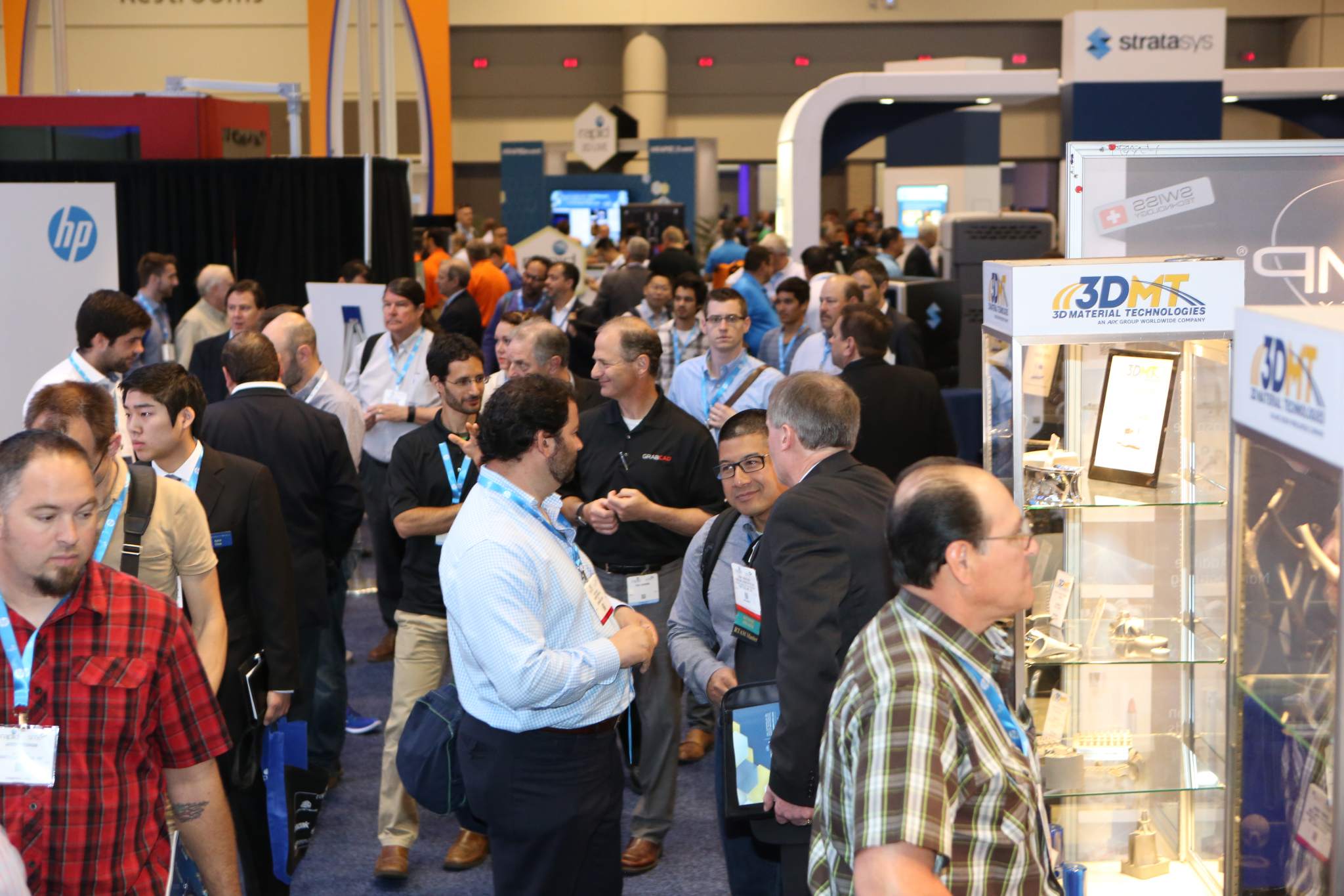 RAPID 2016 attendees exploring the show floor. Photo via SME. 