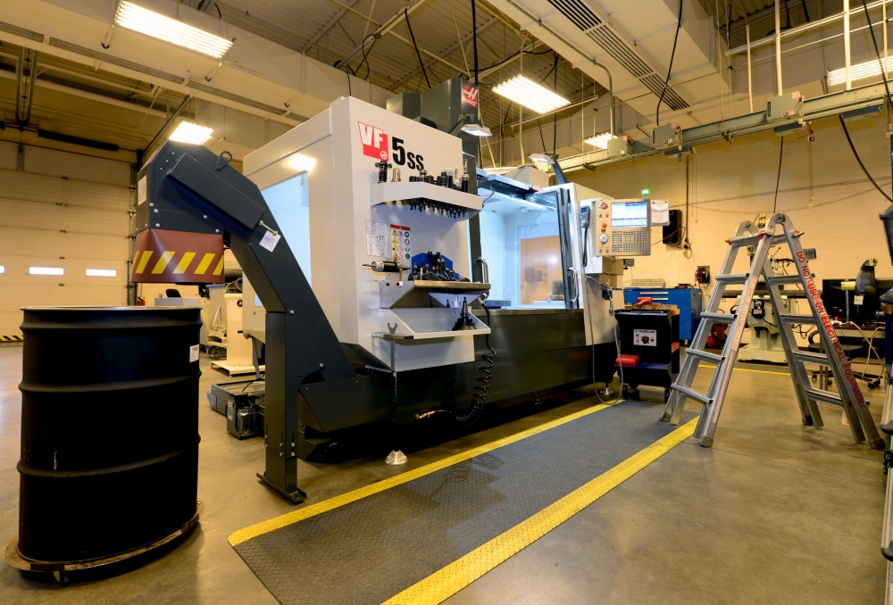 A deployable CNC milling unit from the Marine Corps. Photo by Airman 1st Class Donald Knechtel