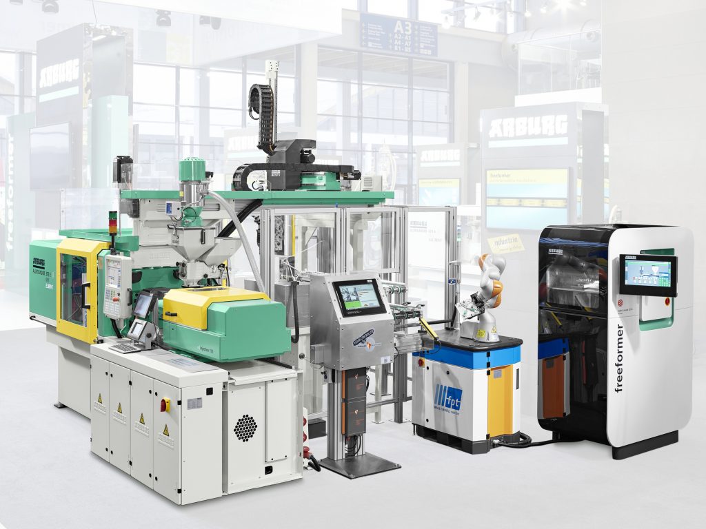 In this practical example of Industry 4.0, the Freeformer is linked with the injection moulding cell by means of a seven-axis robotic system.
