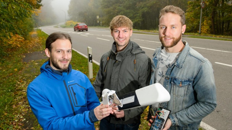 Benjamin Kirsch, Daniel Gillo, and Julian Neu with their 3D printed traffic safety system. Photo by Oliver Dietze.
