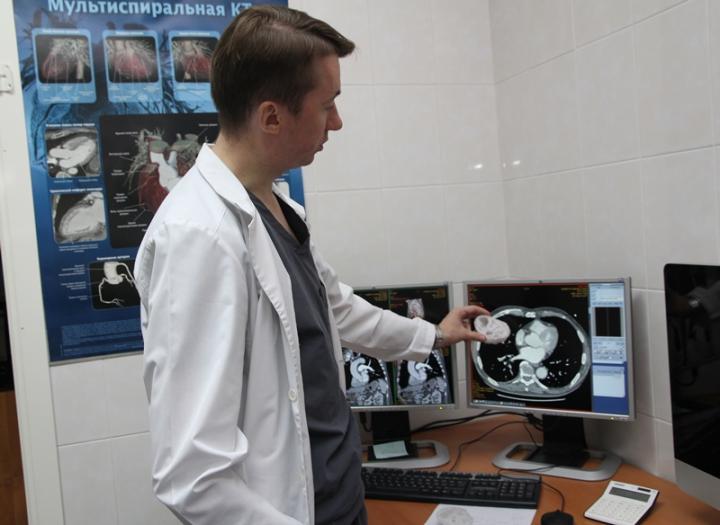 Konstantin Zavadskiy, DMSc, demonstrates a 3D printed model with MRI data of a child's heart.