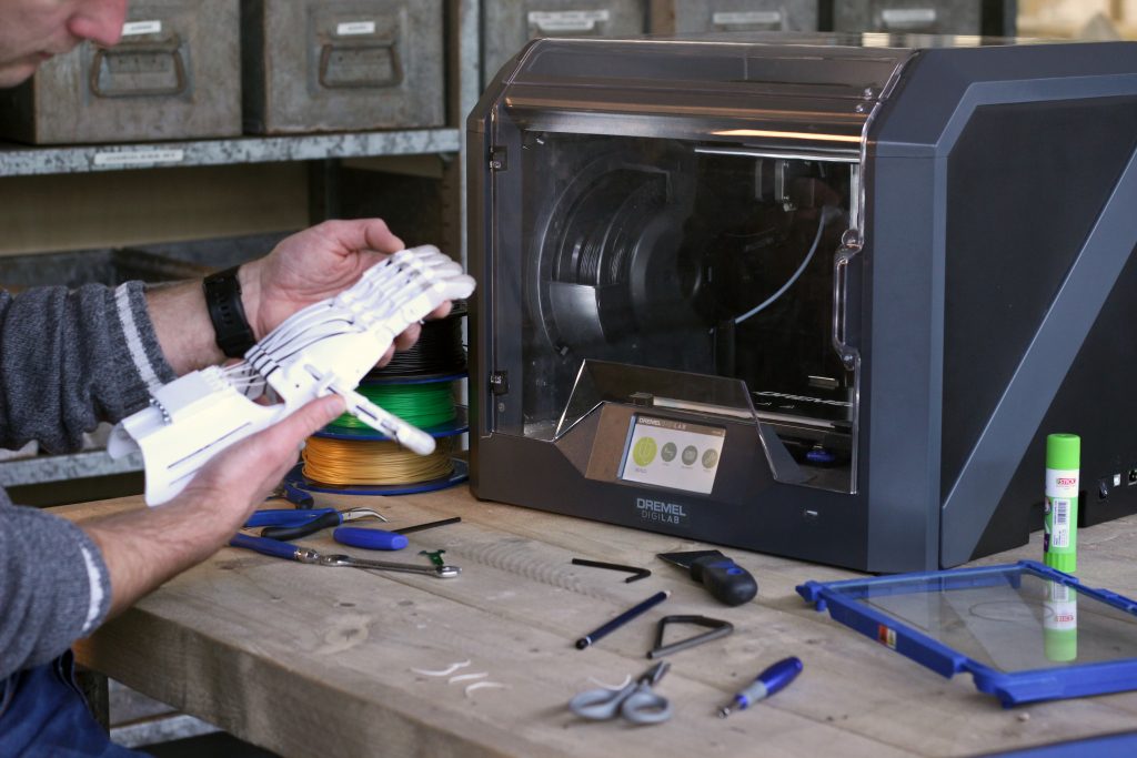 3D printing a mechanical hand on the Dremel DigiLab 3D printer. Photo via Dremel.