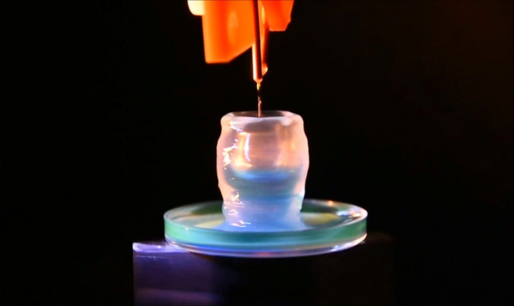 In-air microfluidics 3D printing. Image via University of Twente