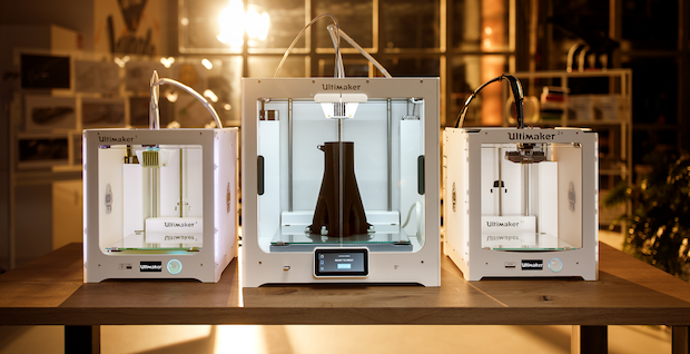 The Ultimaker S5 (middle), between the Ultimaker 3 (left) and Ultimaker 2+ (right). Photo via Ultimaker.