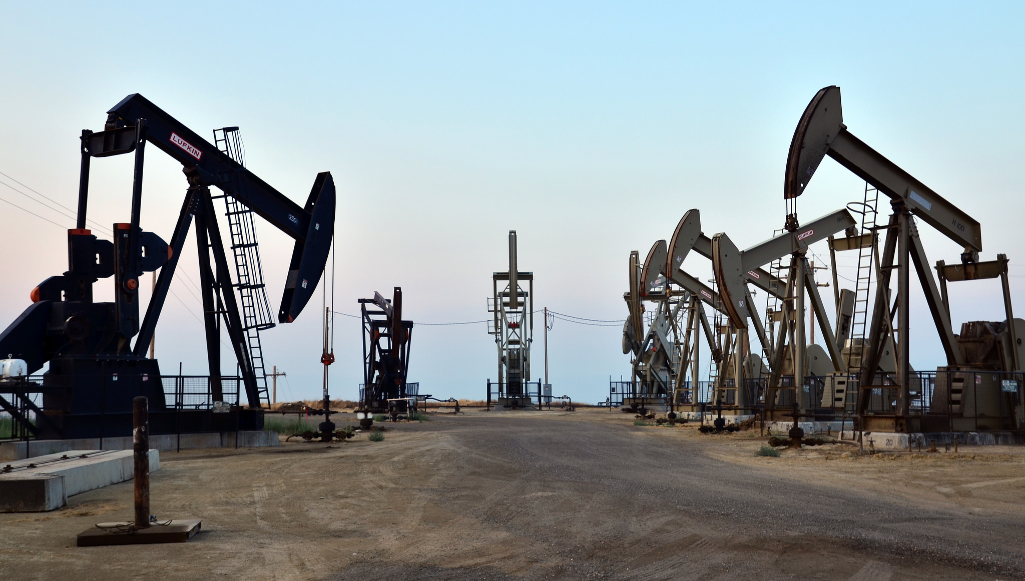 Нефтяная десятка. Добыча нефти и газа в Калмыкии. Нефтедобыча в Ингушетии. Добыча углеводородов. Нефтяная промышленность.