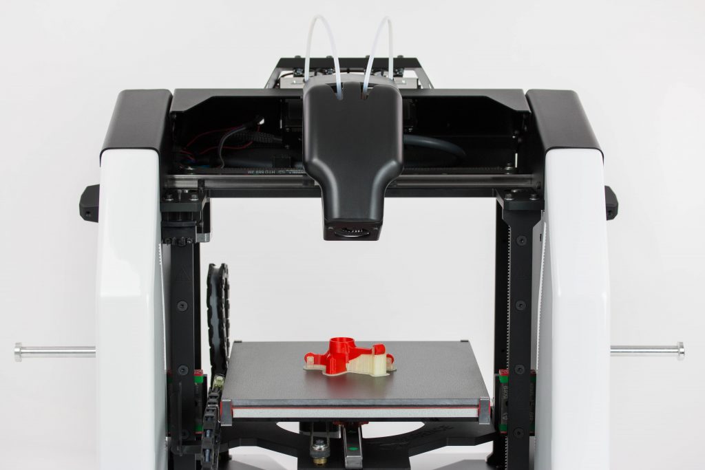 The 3DGence DOUBLE 3D printer can use water soluble support materials.