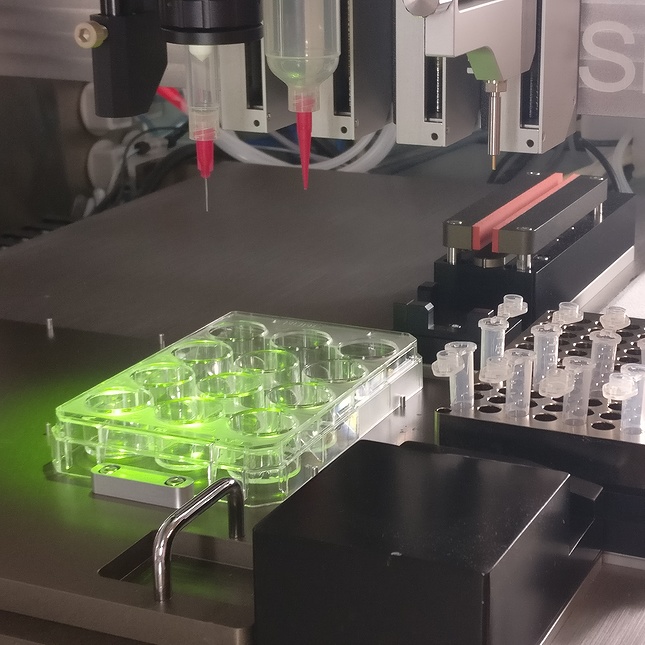 3D bioprinter at Maastricht University. Photo via Carlos Mota.