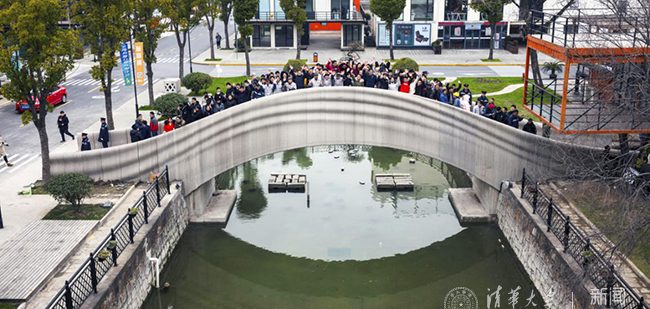 The 3D printed pedestrian bridge installed in Shanghai. Photo via the Tsinghua University’s School of Architecture.