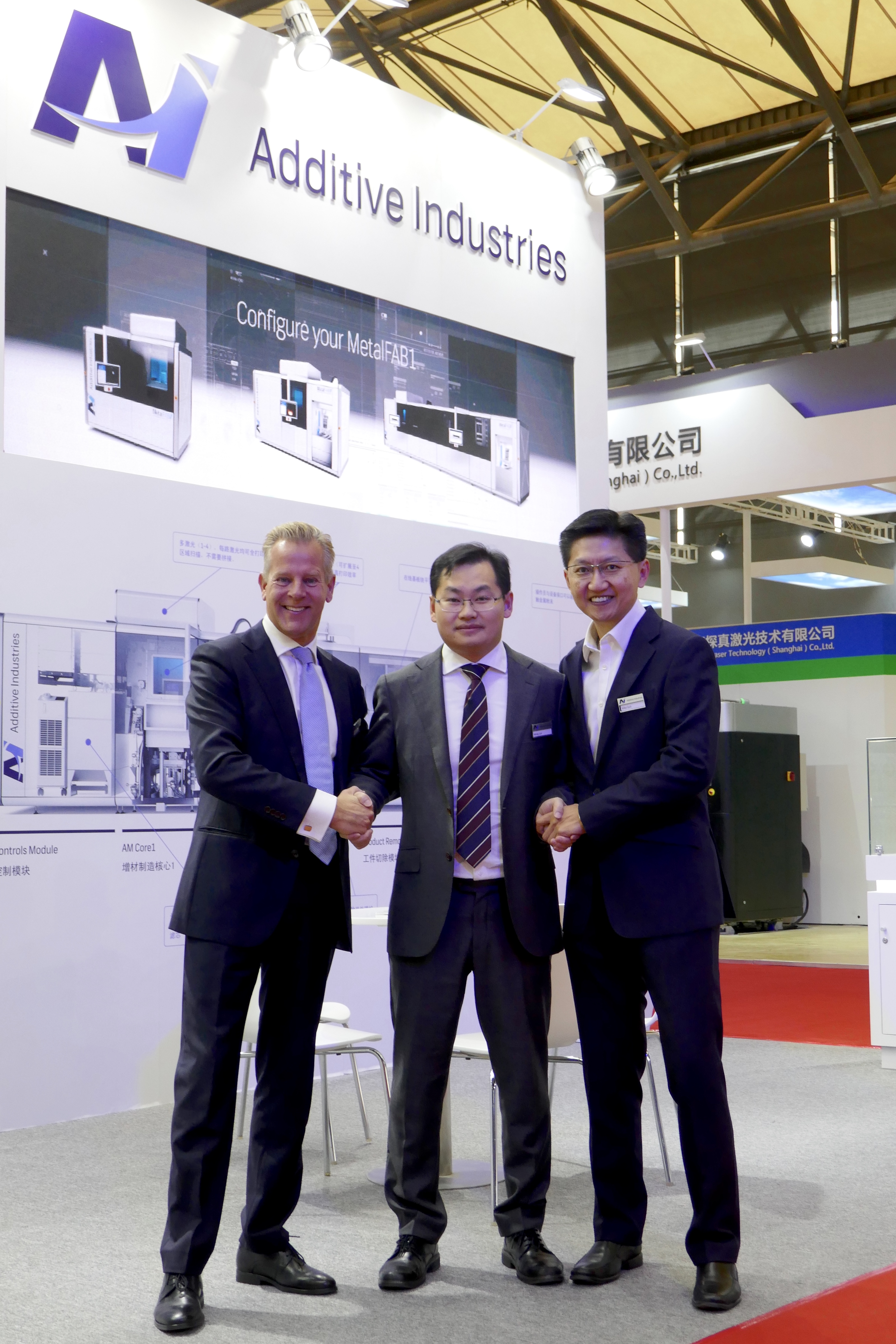 Picture of the new partners, from Left to Right: Bart Leferink (Director Global Channel Sales, Additive Industries), Wang Jun (General Manager, Sinsun-Tech Corporation Ltd.) and Mike Goh (General Manager, Additive Industries Asia Pacific Pte. Ltd.) Photo via Additive Industries.