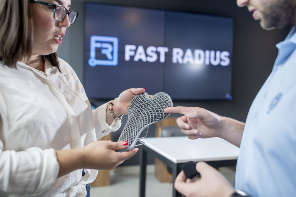 Une selle de vélo imprimée Fast Radius-3D.  Photo via Fast Radius. 