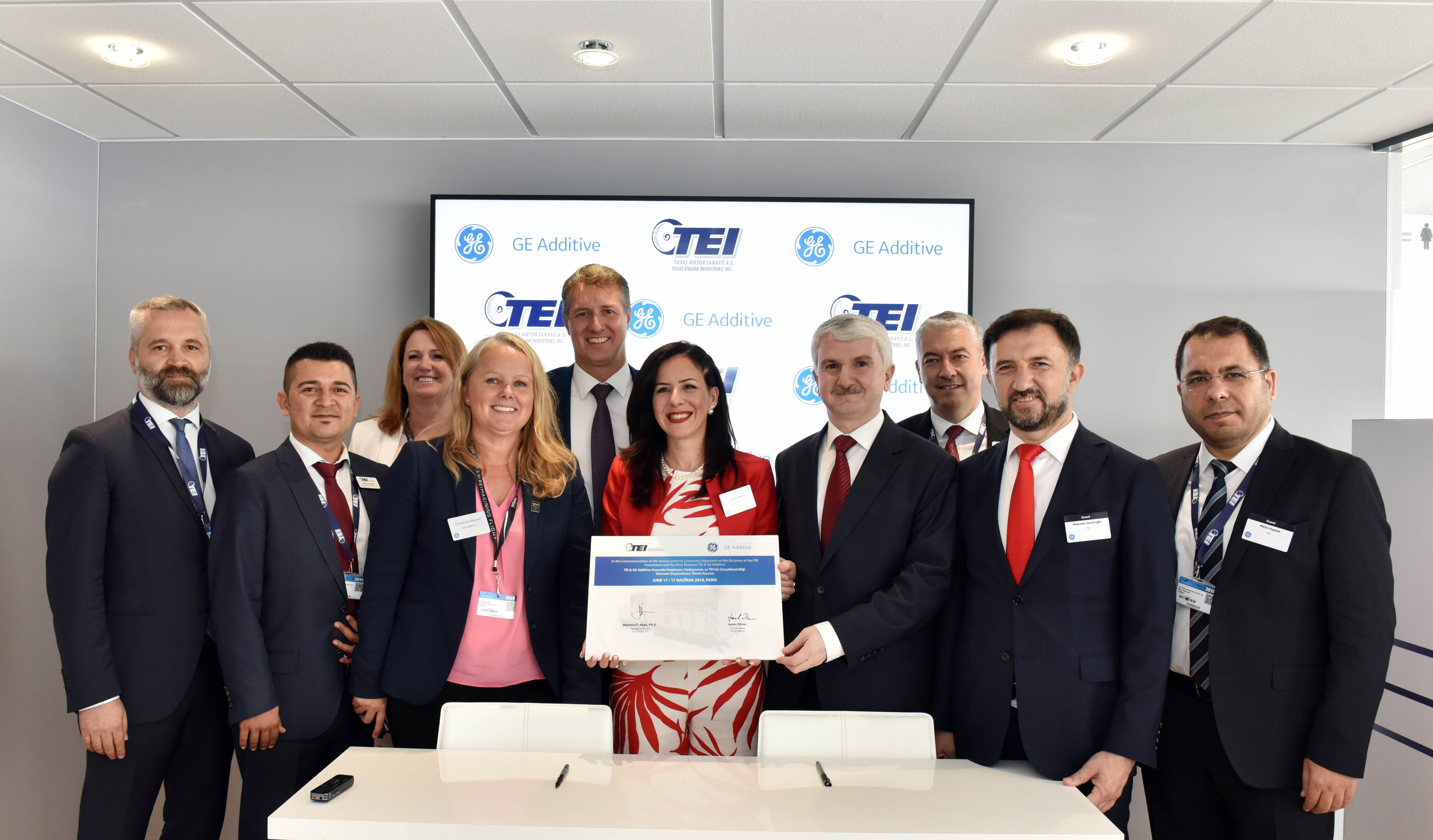GE Additive and TEI signing ceremony at Paris Air Show 2019. Photo via GE Additive.