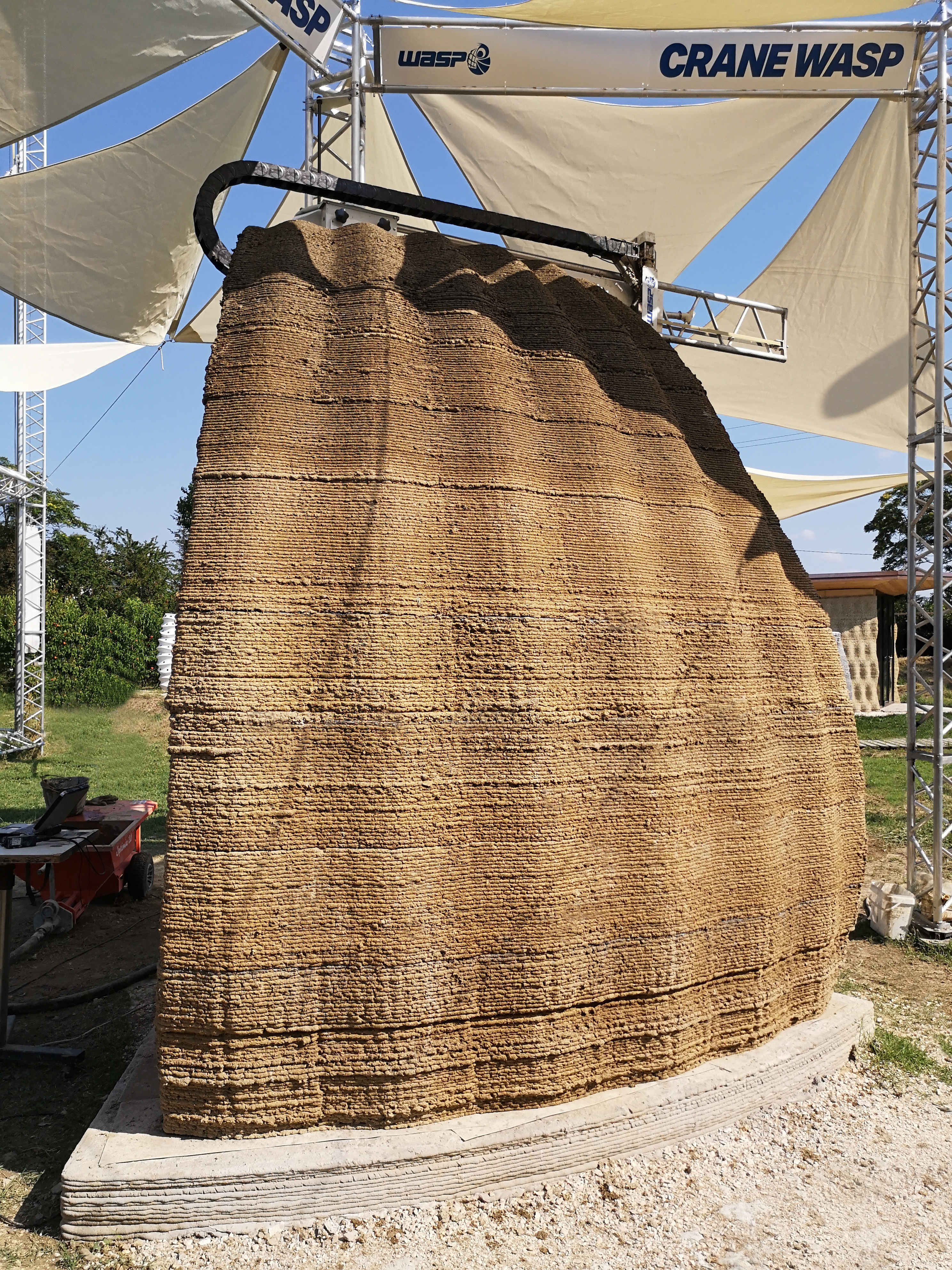 3D printed earth wall section of the TECLA house. Photo via WASP.