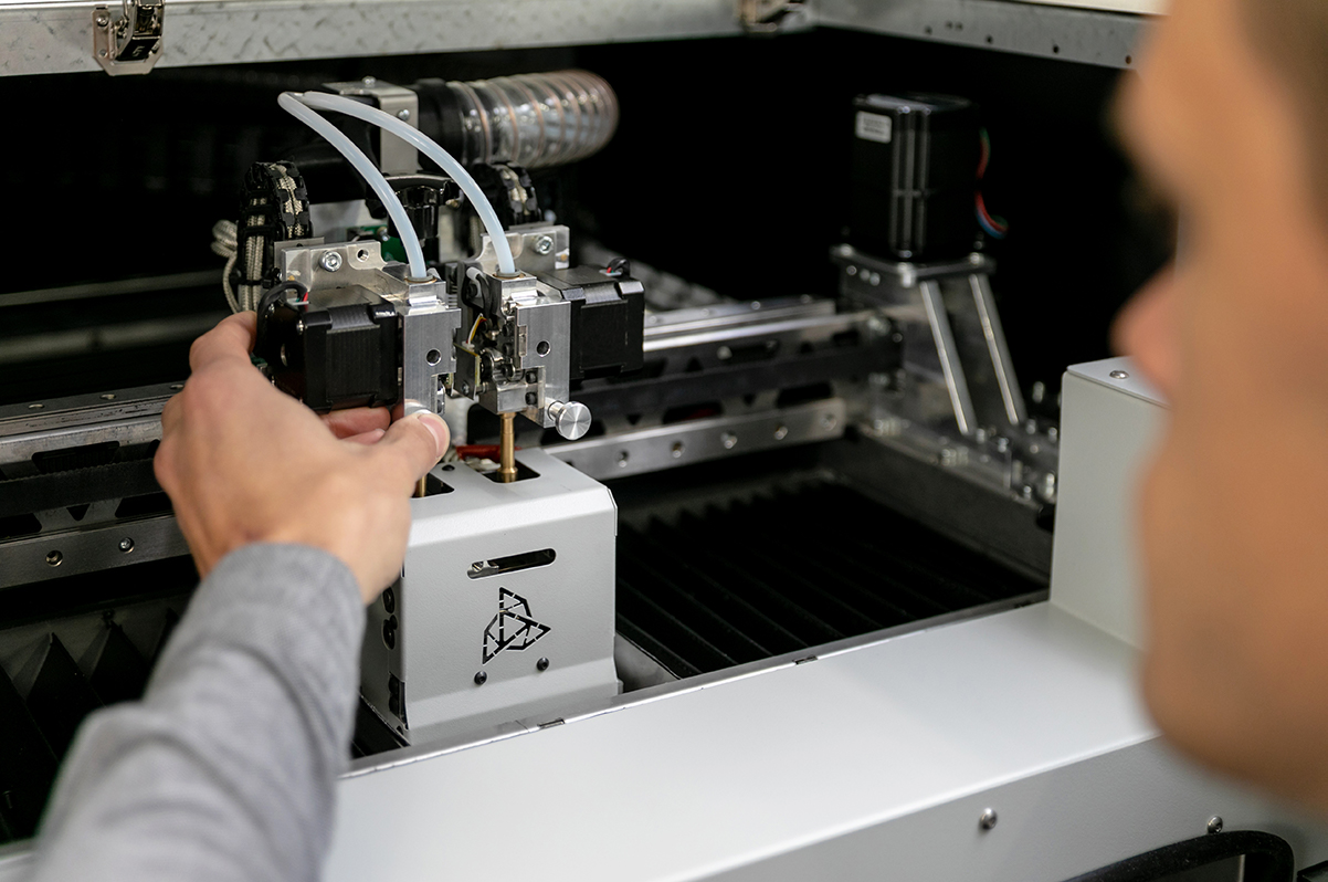An interchangeable printing module on the INDUSTRY F420. Photo via 3DGence.