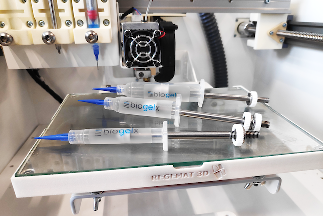 Biogelx-INKs on a Regemat 3D bioprinting system. Photo via Biogelx.