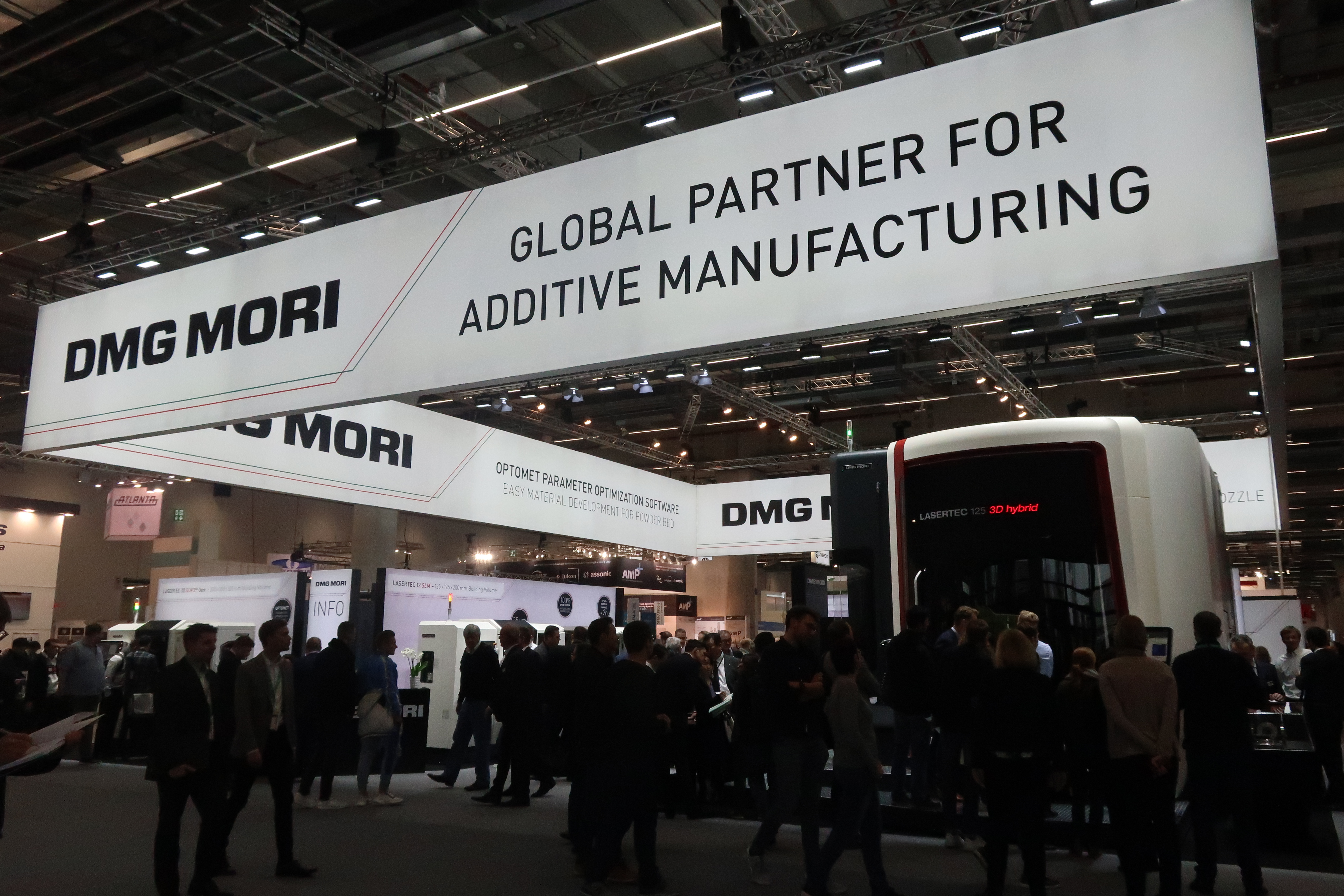 The DMG MORI LASERTEC 125 3D hybrid system attracts a crowd at Formnext 2019. Photo by Beau Jackson