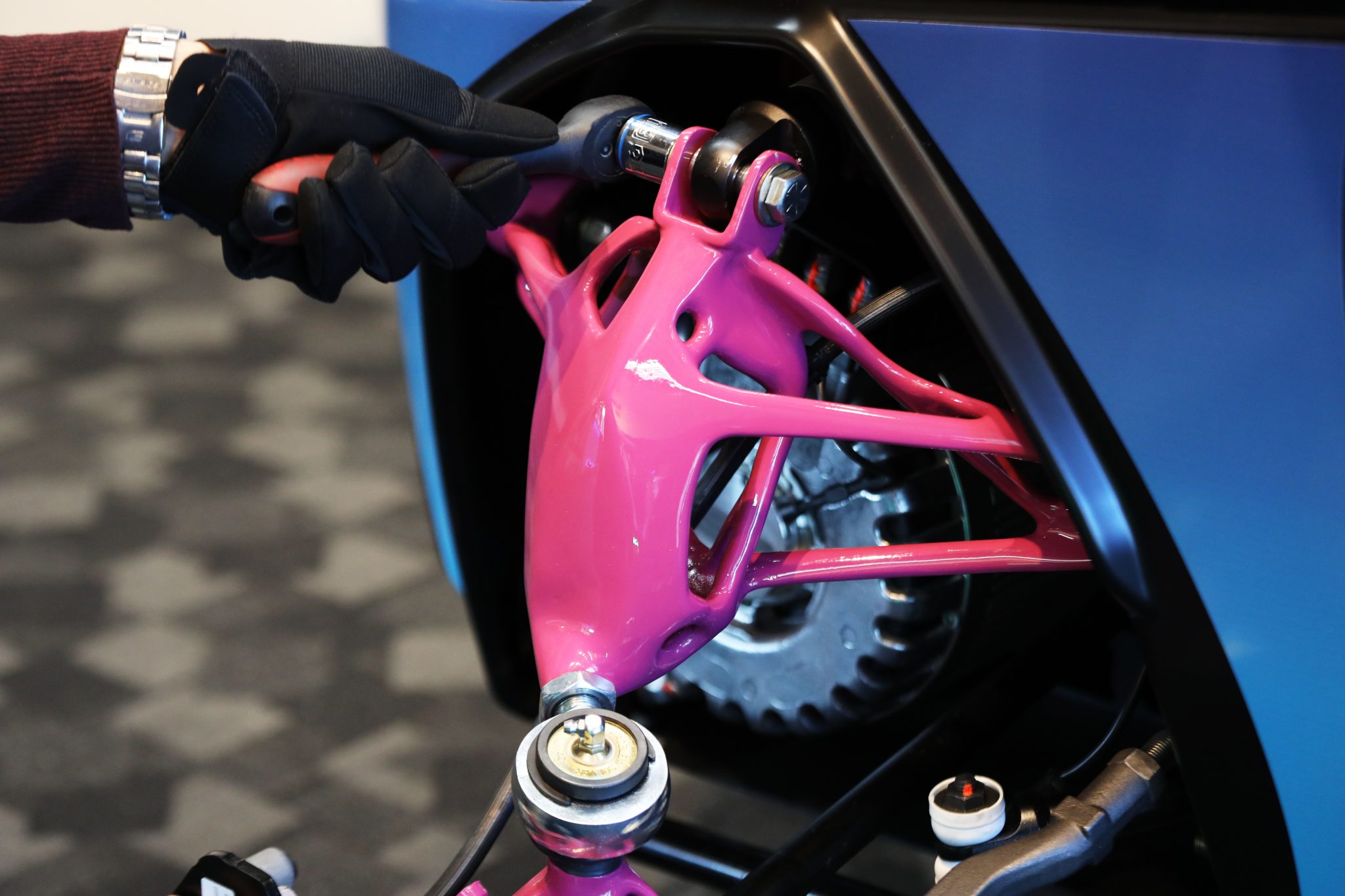 The 3D printed swingarm component created using generative design. Photo via XponentialWorks.