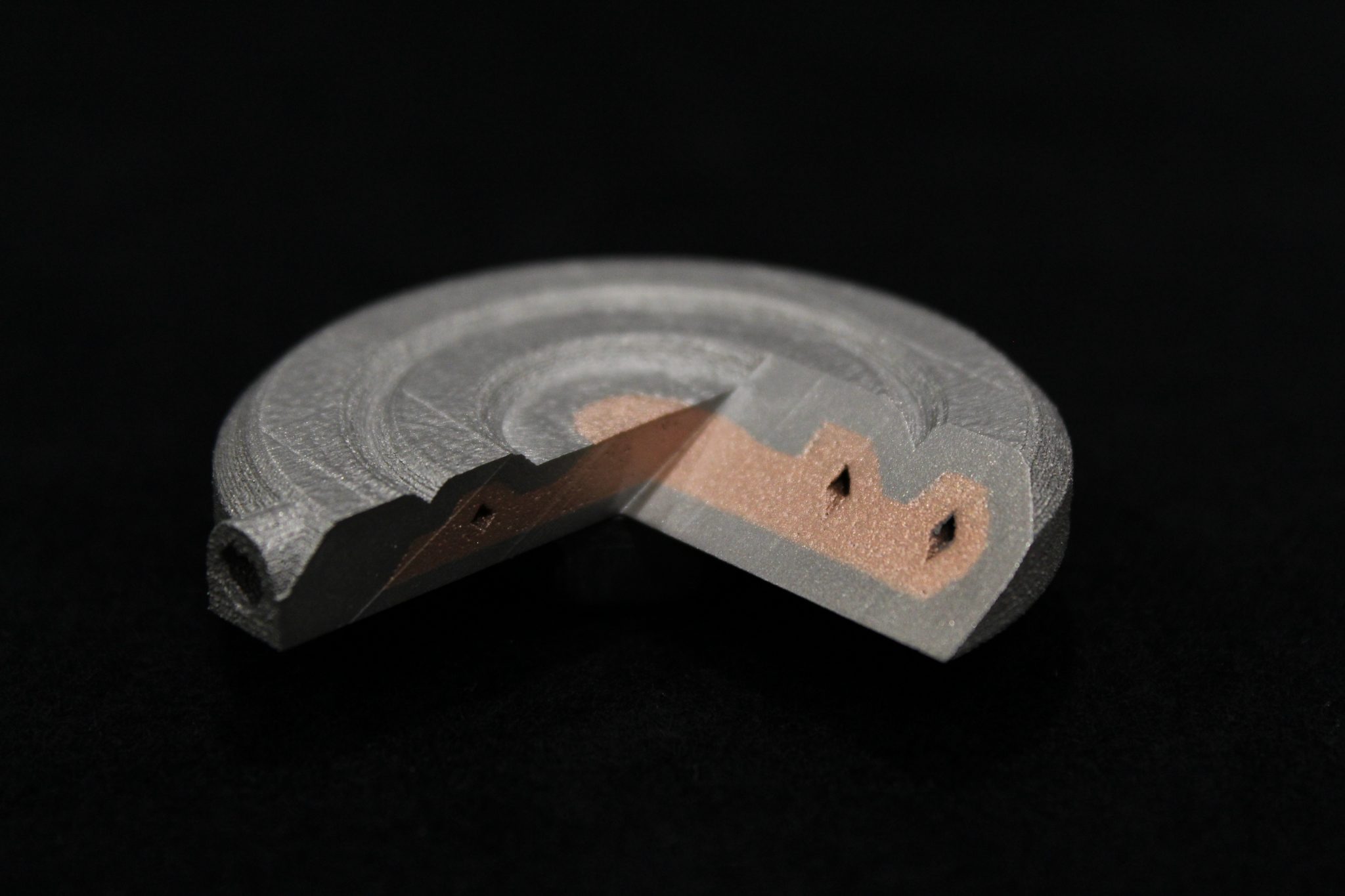 Dual metal part created using Aerosint's recoater. Photo via Aerosint.
