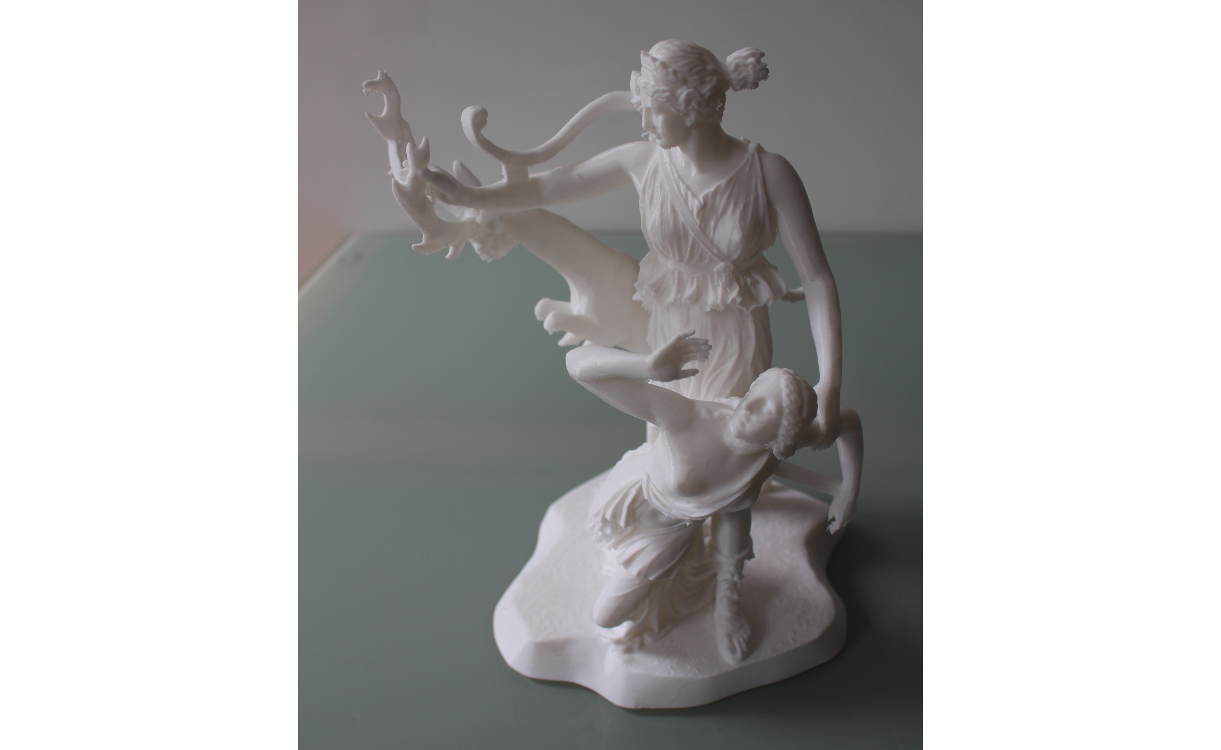 L'impression de la sculpture d'Artémis et d'Iphigénie.  Photo de l'industrie de l'impression 3D.