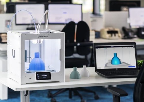 Featured image shows the Ultimaker S5 system being programmed using the company's Essentials software package. Image via Ultimaker.