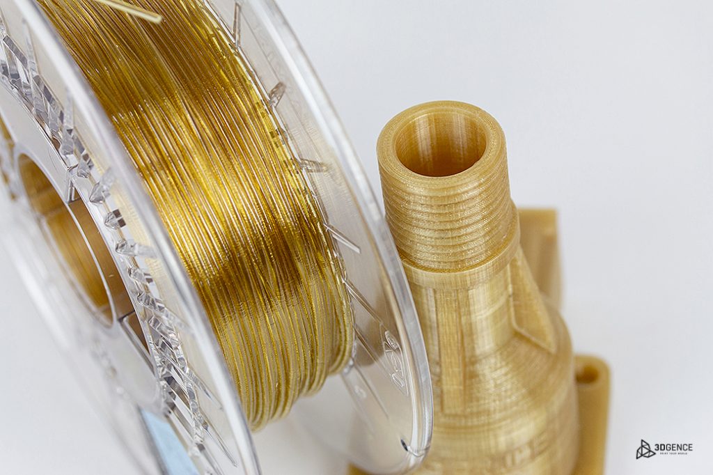 Gros plan du filament PEKK de Kimya à côté d'un objet PEKK imprimé en 3D.  Photo via 3DGence.