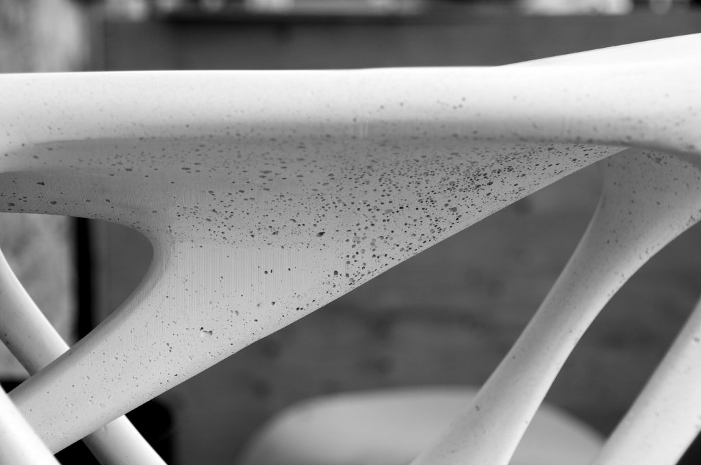 The underside of the table features air bubbles from the concrete. Photo via Slicelab.