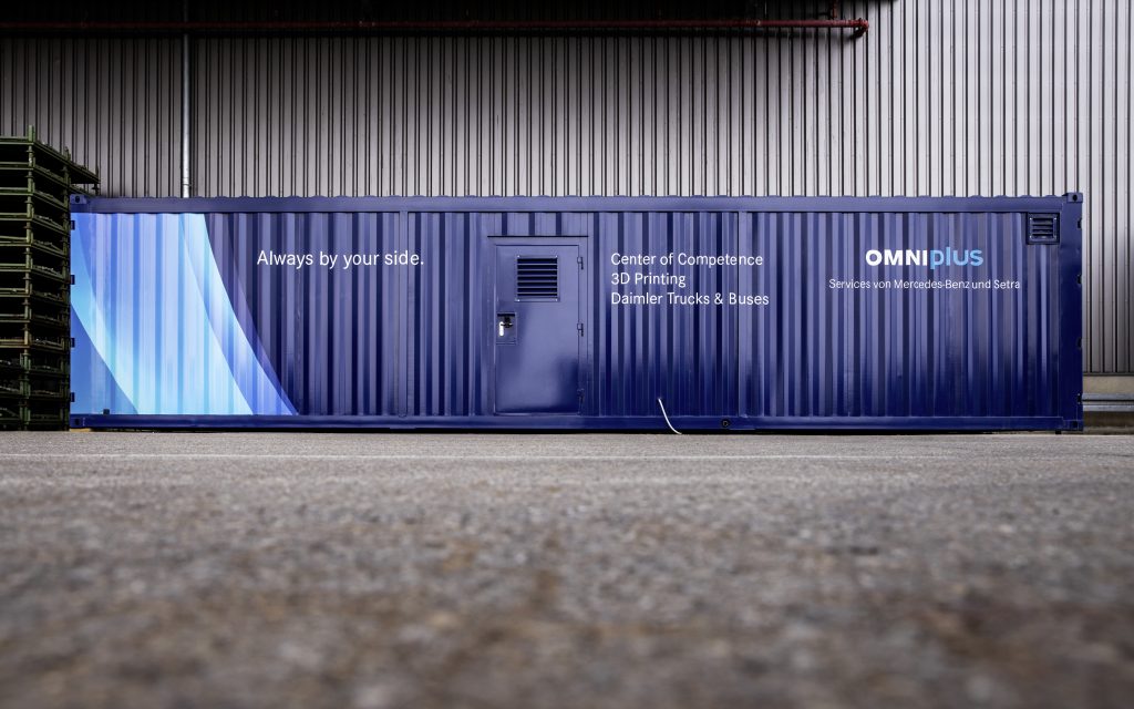 Daimler Buses and its service brand Omniplus have created a mobile printing centre for the decentralised production of 3D printed spare parts in order to be able to provide bus customers with spare parts more quickly. Photo via Daimler.