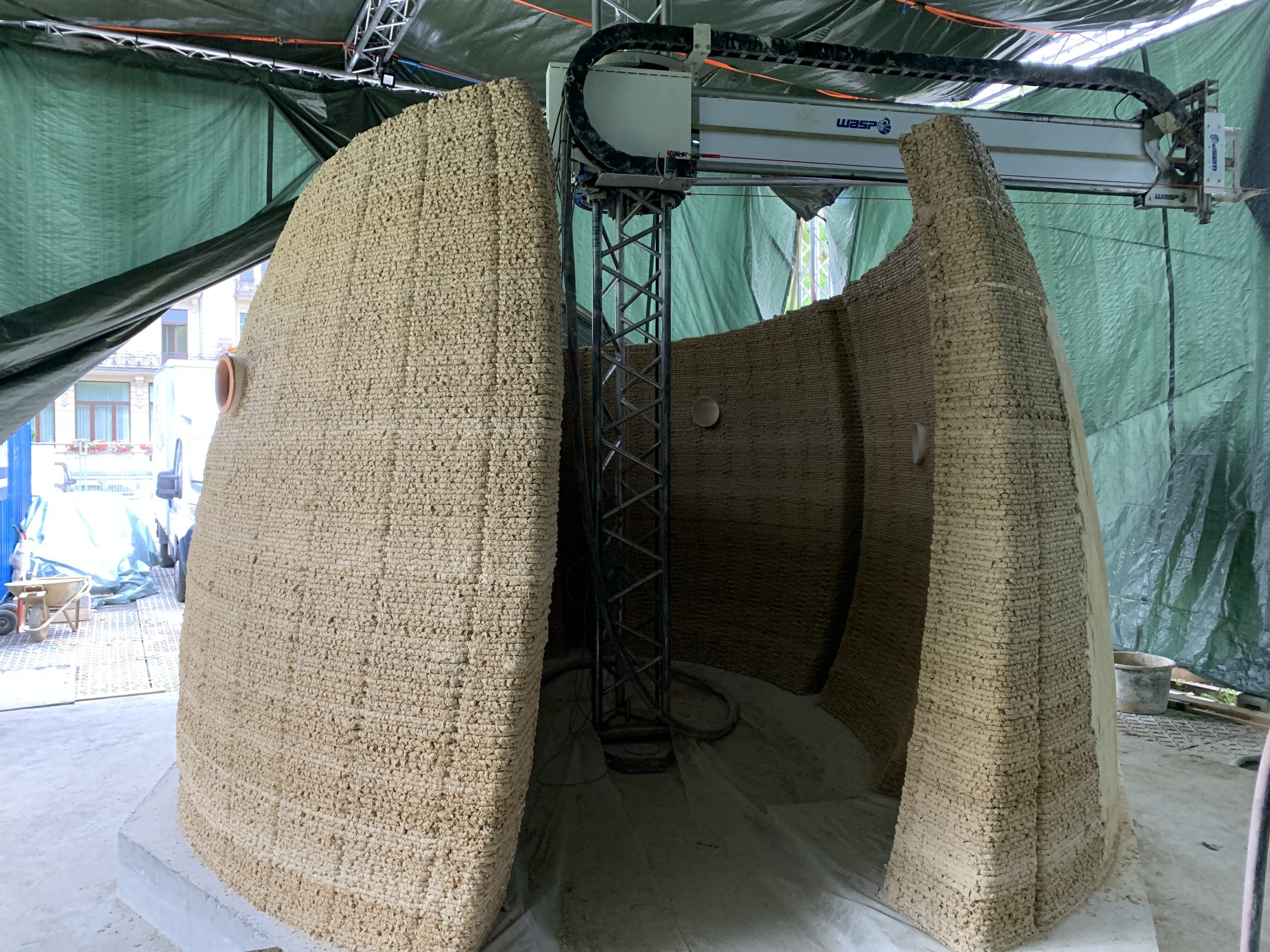 3D printing the "House of Dust" from sustainable materials. Photo via WASP.