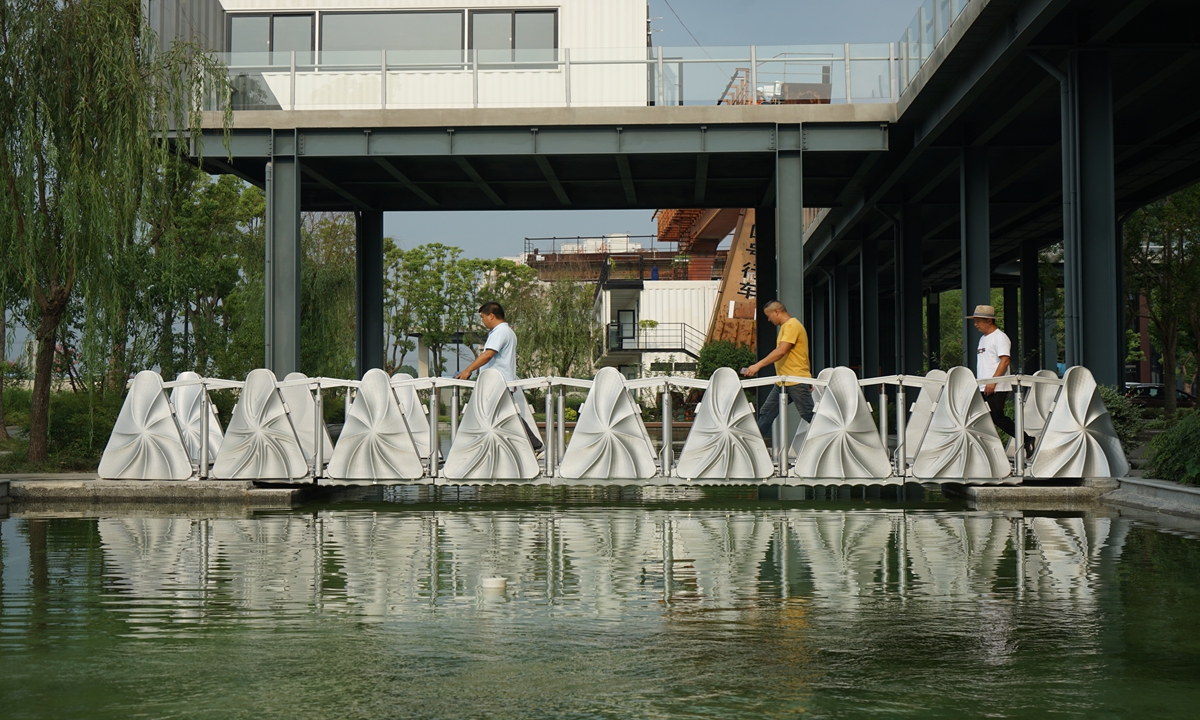 The 3D printed retractile bridge in Wisdom Bay, Shanghai. Photo via Yu Xi / Global Times.