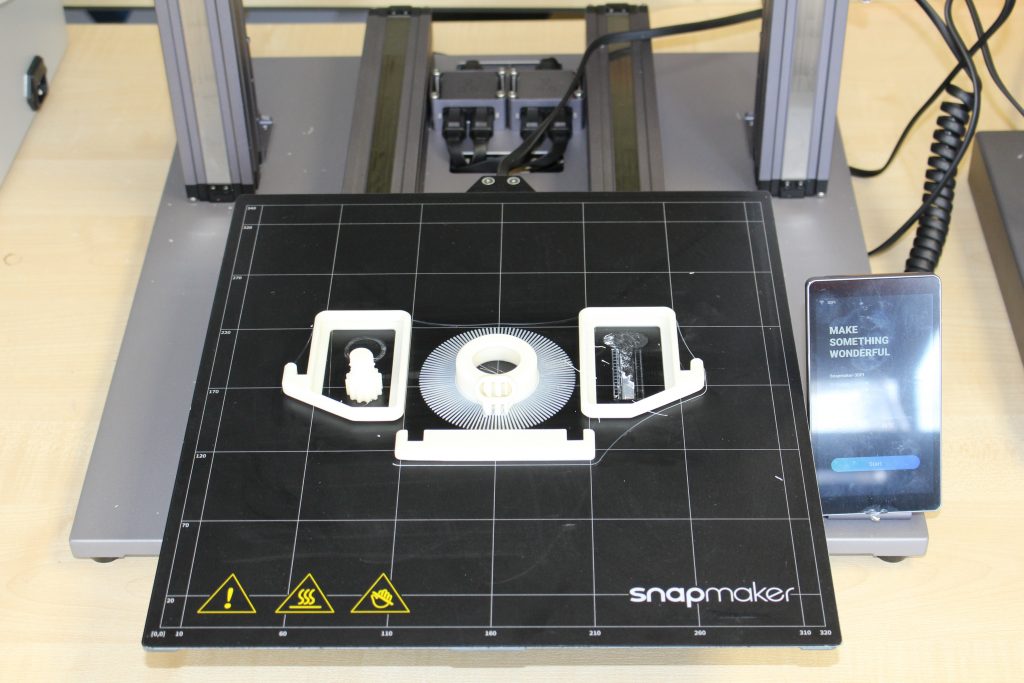 The print bed of the Snapmaker 2.0. Photo by 3D Printing Industry.
