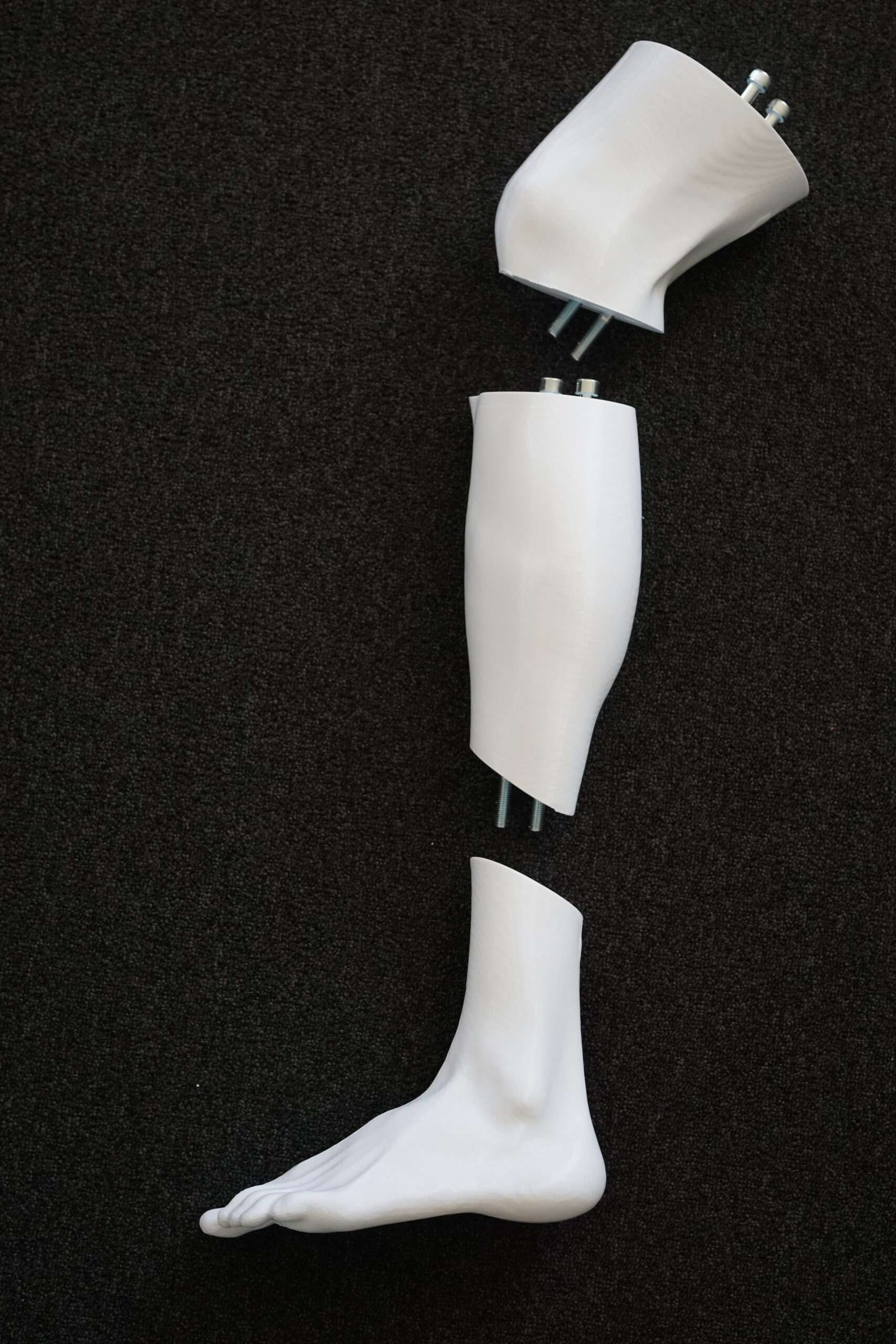 The 3D printed parts can be joined together and mounted to create a customized, full leg model. Photo via Tractus3D.