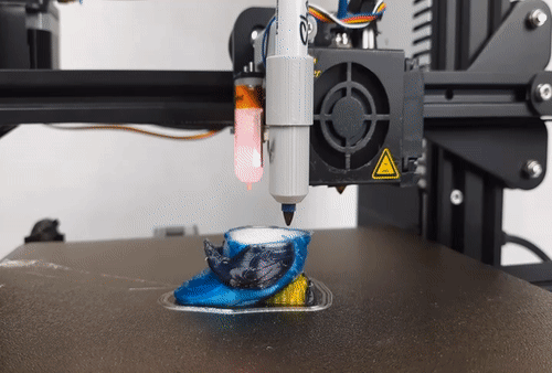 The 3D Print Colorizer in action. GIF via Andreas Müller.