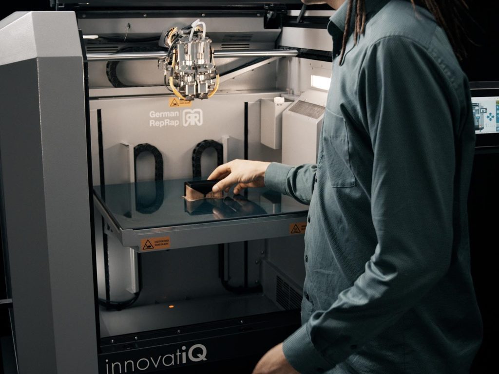 The TIQ 5 FFF 3D printer. Photo via Innovatiq.