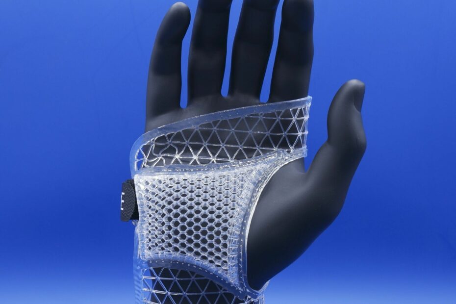 With the LIQ 7, custom medical devices like this wrist guard will be 3D printable in full color. Photo via InnovatiQ.