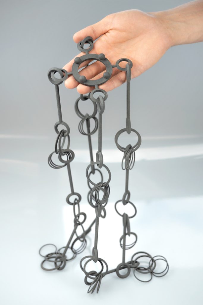The 3D printed chain divider replica. Photo via Sintratec.