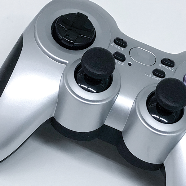 Both the Biopixlar and Biopixlar AER come with a gamepad for system control. Photo via Fluicell.